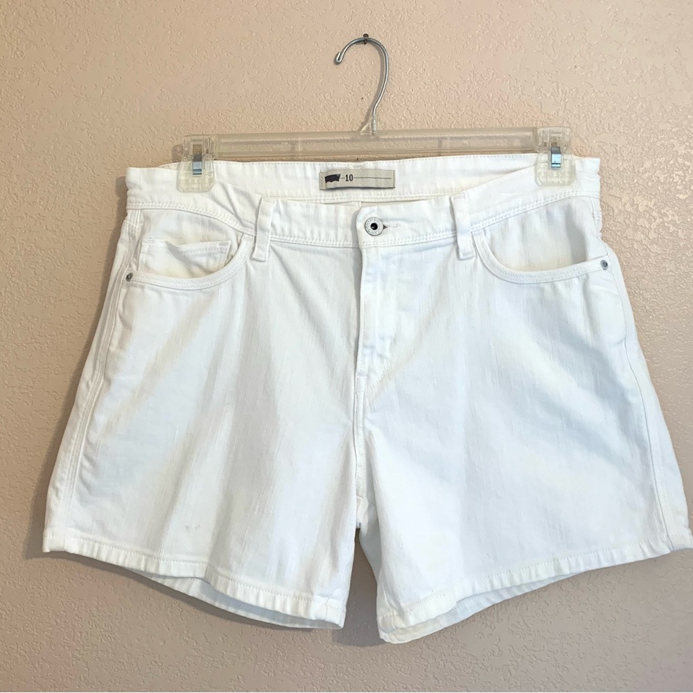 Women’s Levi’s White Denim 5 Pocket Style Shorts Size 10